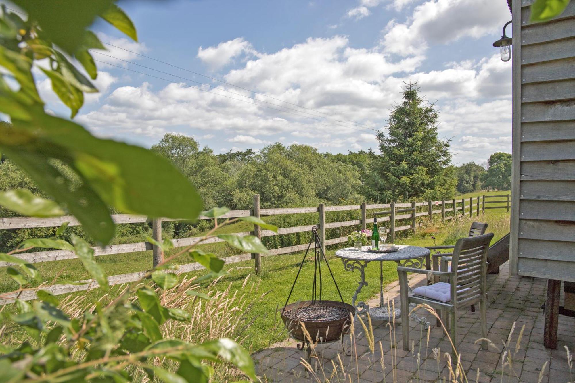 The Parlour, For Alton Towers & The Peak District Villa Uttoxeter Exterior photo